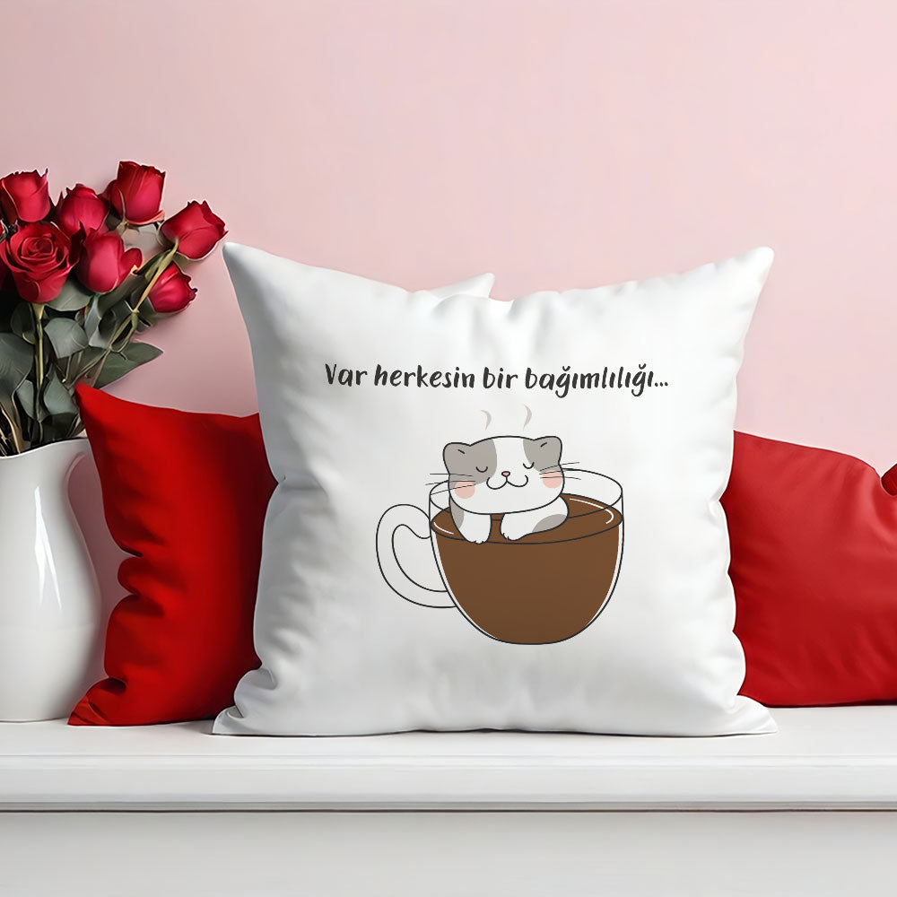 var-herkesin-bir-bagimliligi-kahve-baskili-komik-hediyelik-elyaf-saten-dekoratif-yastik