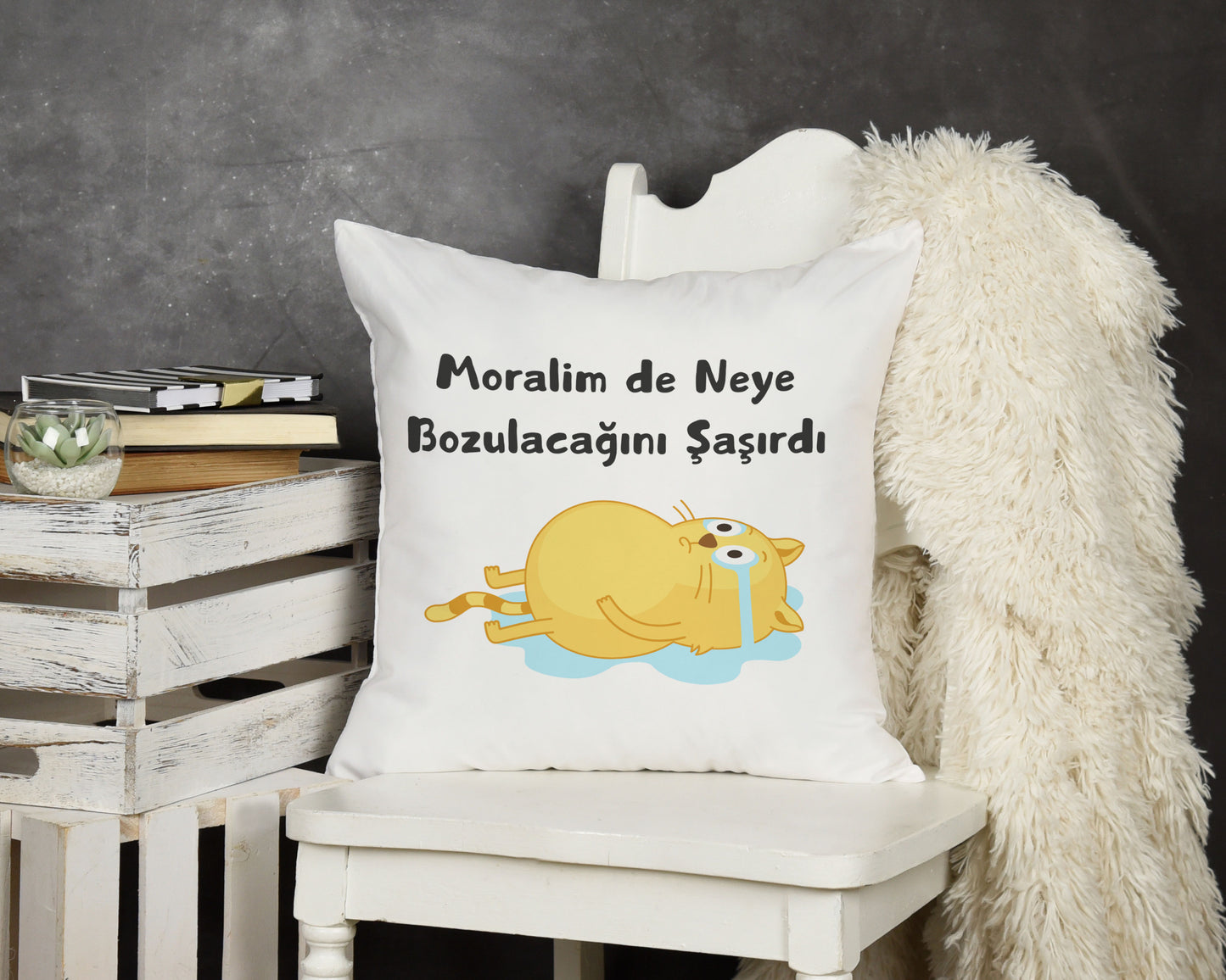 moralim-de-neye-bozulacagini-şasirdi-baskili-komik-hediyelik-elyaf-saten-dekoratif-yastik