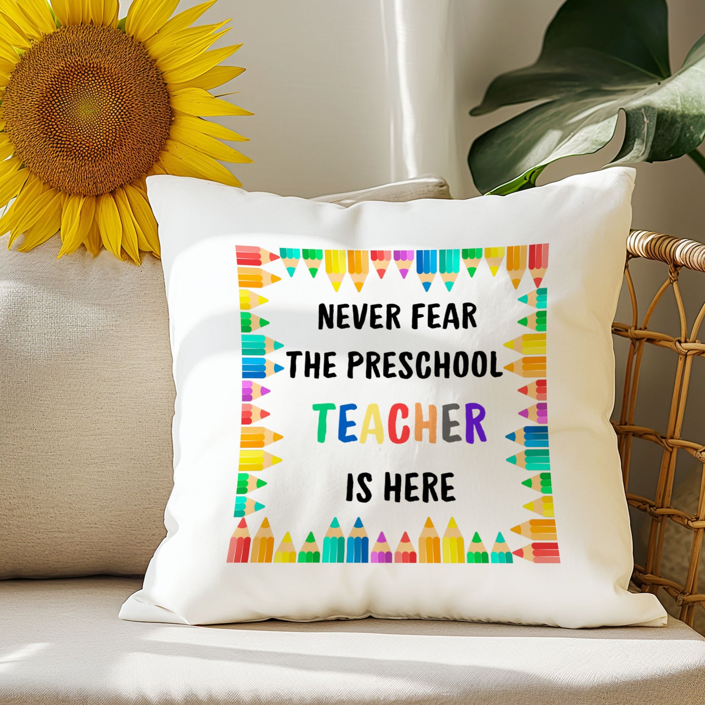 never-fear-the-preschool-teacher-is-here-baskili-ögretmenler-gunu-hediyelik-saten-dekoratif-yastik