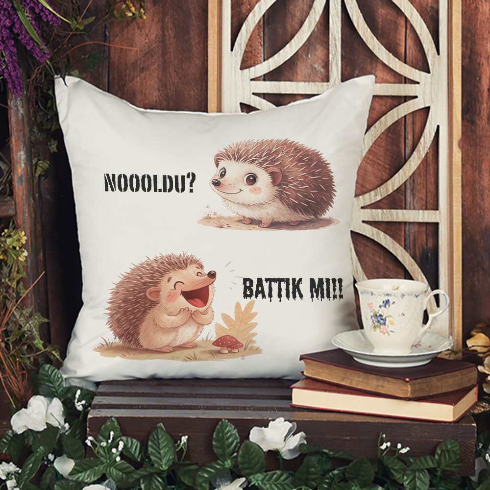 nooldu-battik-mi-kirpi-baskili-komik-hediyelik-elyaf-saten-dekoratif-yastik