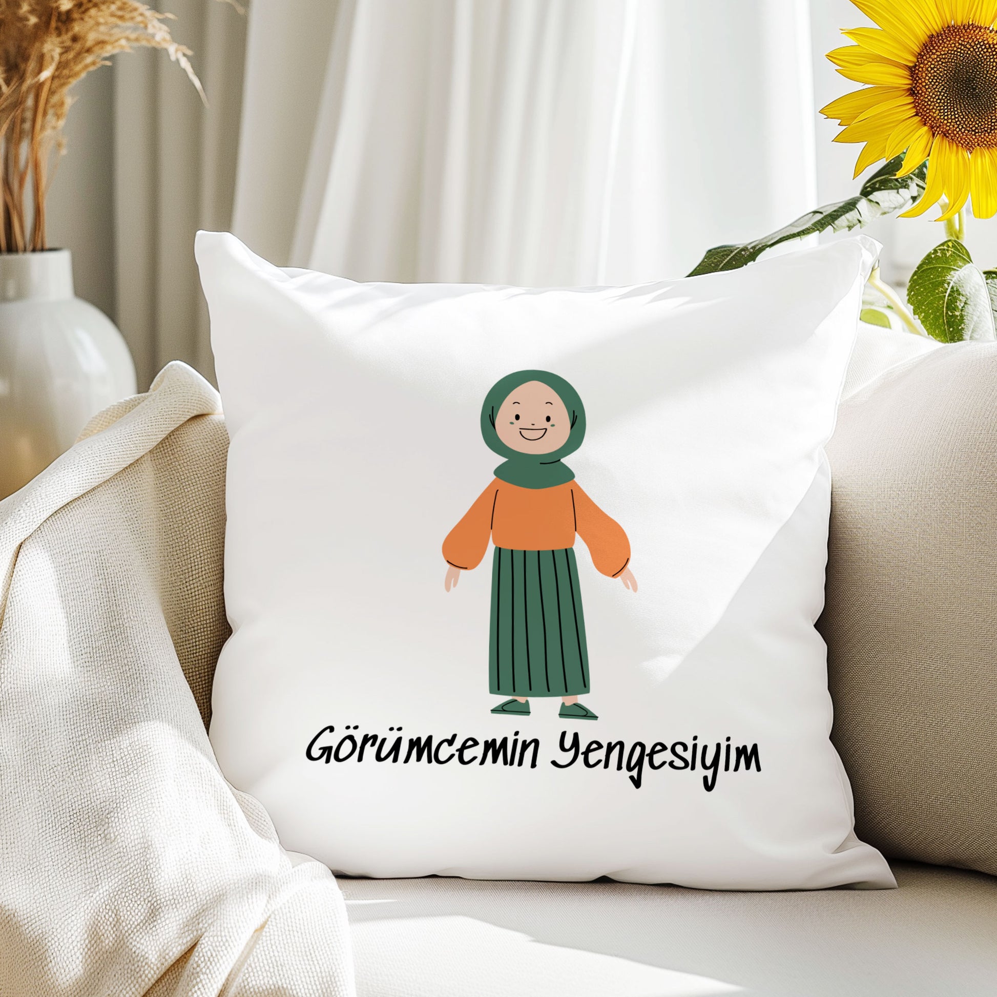 gorumcemin-yengesiyim-baskili-hediyelik-elyaf-saten-dekoratif-yastik