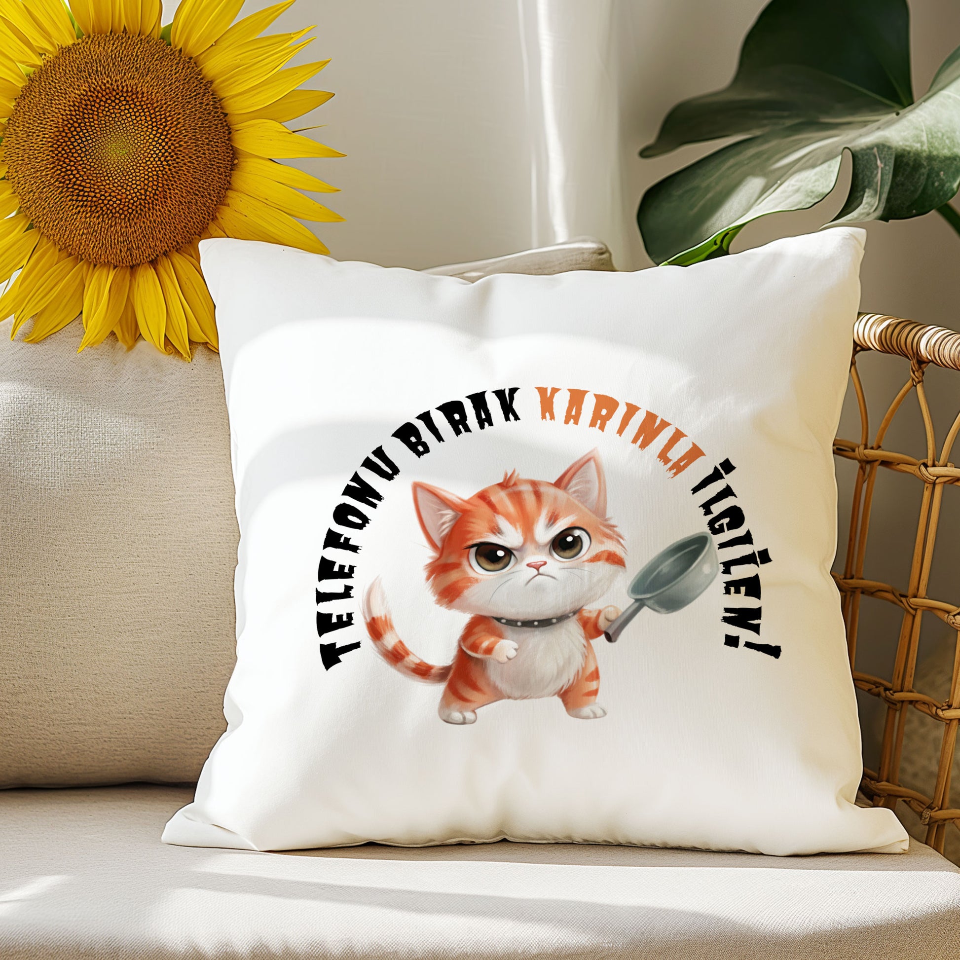telefonu-birak-karinla-ilgilen-baskili-es-sevgili-romantik-hediyelik-elyaf-saten-dekoratif-yastik