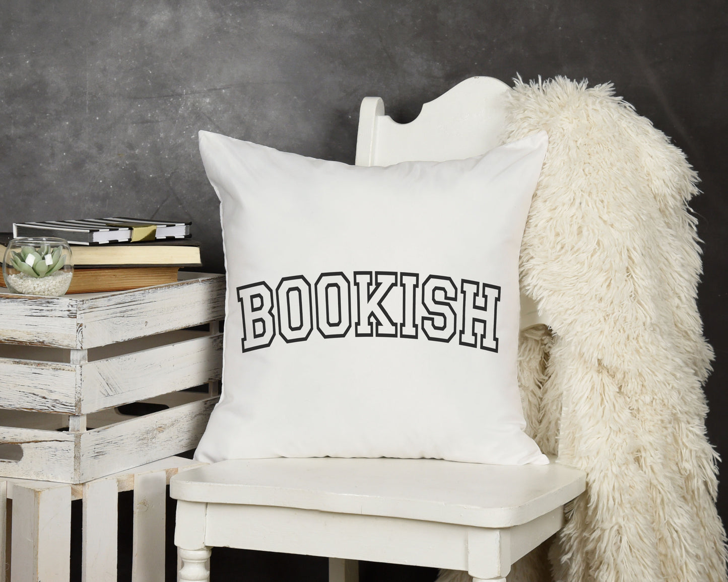 bookish-baskili-hediyelik-elyaf-saten-dekoratif-yastik