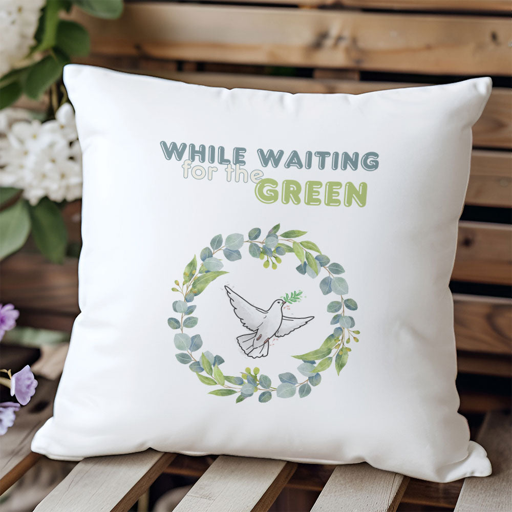 while-waiting-for-the-green-baskili-hediyelik-elyaf-saten-dekoratif-yastik