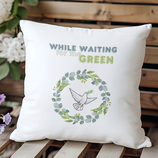 while-waiting-for-the-green-baskili-hediyelik-elyaf-saten-dekoratif-yastik