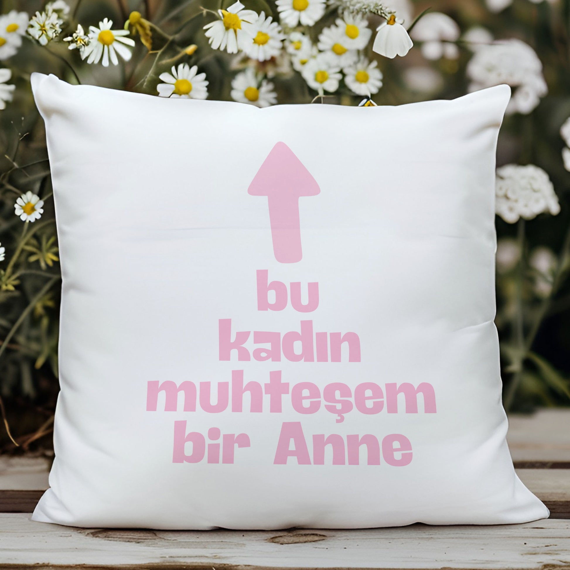 bu-kadin-muhtesem-bir-anne-baskili-anneler-gunu-hediyelik-elyaf-saten-dekoratif-yastik