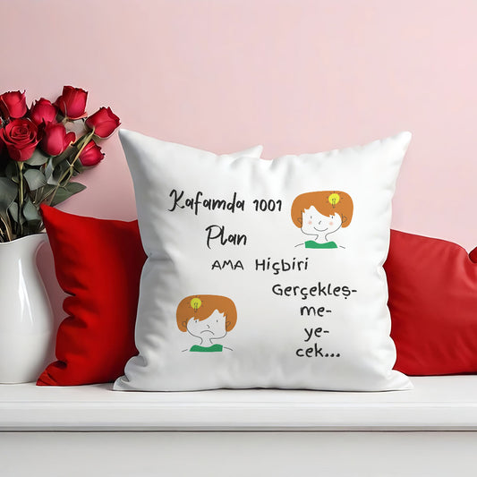 kafamda-1001-plan-ama-hicbiri-gerceklesmeyecek-baskili-komik-hediyelik-elyaf-saten-dekoratif-yastik