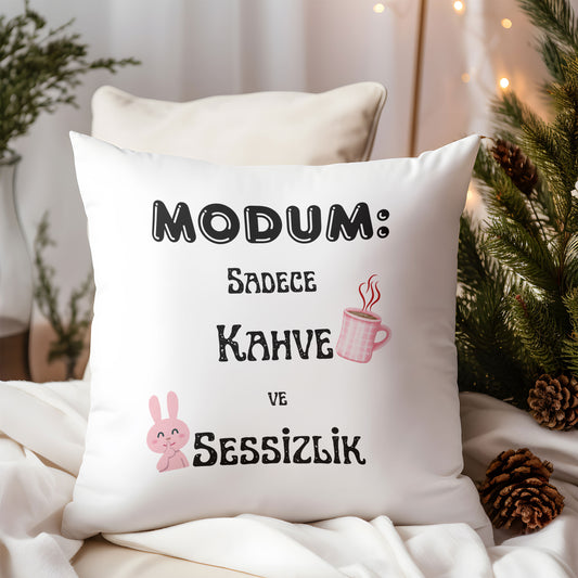 modum-sadece-kahve-ve-sessizlik-baskili-komik-hediyelik-elyaf-saten-dekoratif-yastik