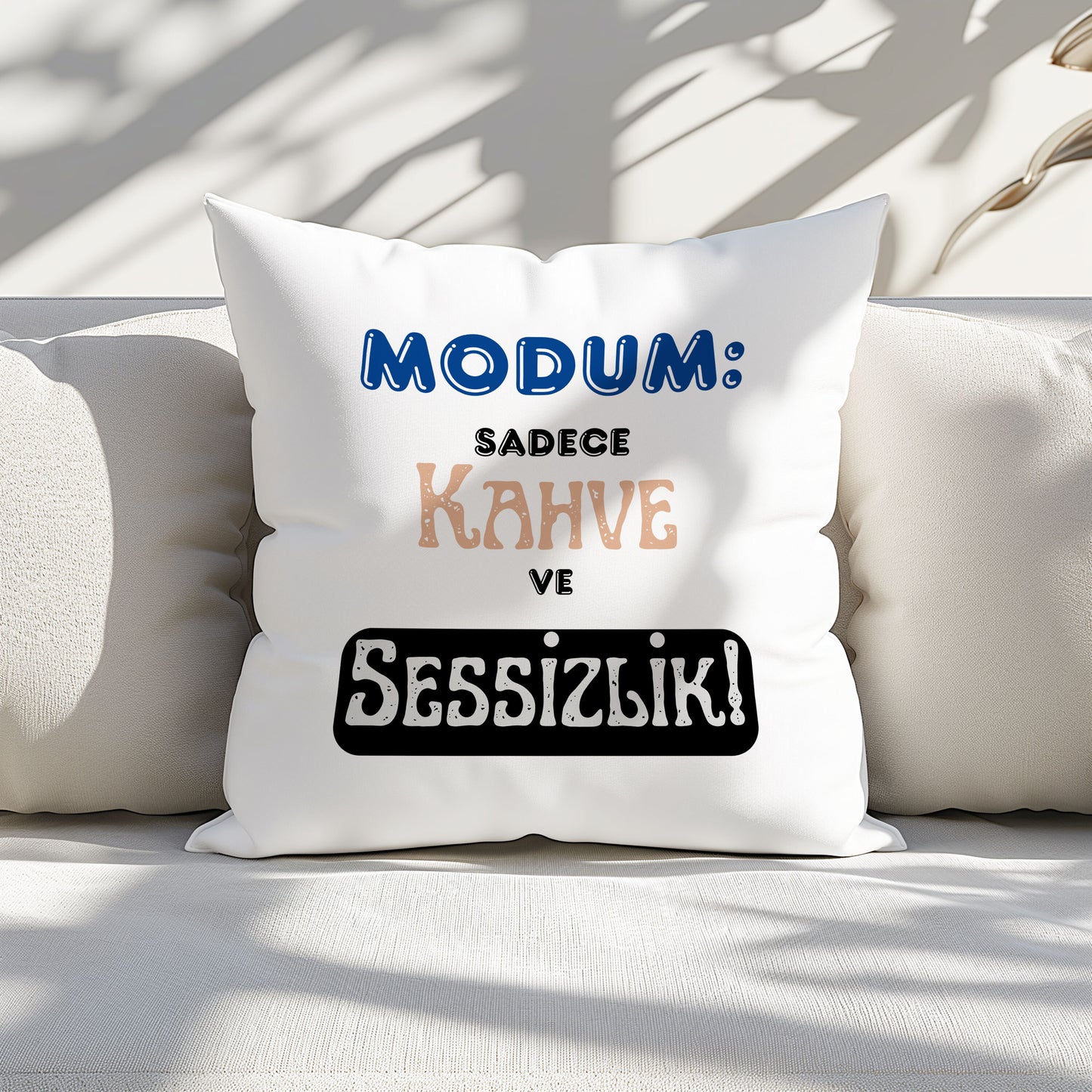 modum-sadece-kahve-ve-sessizlik-baskili-komik-hediyelik-elyaf-saten-dekoratif-yastik
