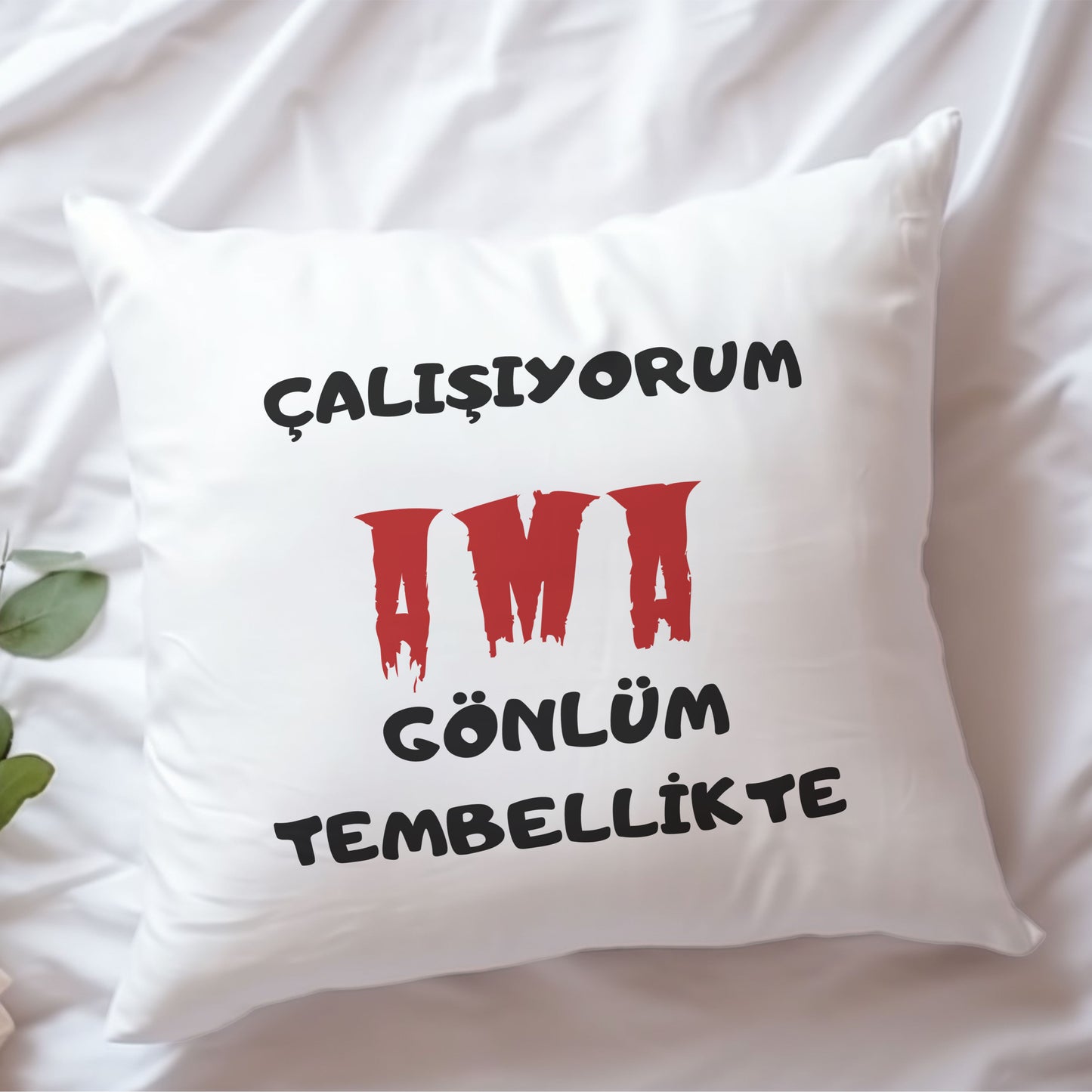 çalisiyorum-ama-gonlum-tembellikte-baskili-komik-hediyelik-elyaf-saten-dekoratif-yastik