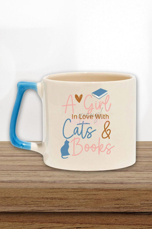 A Girl In Love With Cats & Books Baskılı Kedi Kitap Aşkı Hediyelik Mavi Kulplu Kupa Bardak