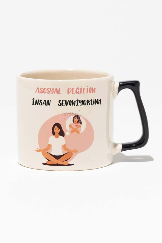 Asosyal Değilim İnsan Sevmiyorum-3 Hediyelik Eğlenceli Baskılı Siyah Kulplu Modern Seramik Kupa