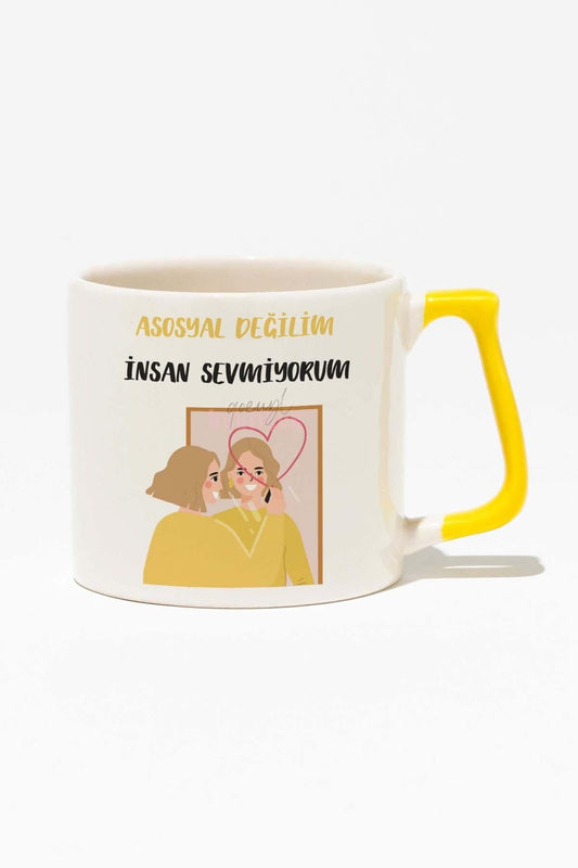 Asosyal Değilim İnsan Sevmiyorum-4 Hediyelik Eğlenceli Baskılı Sarı Kulplu Modern Seramik Kupa