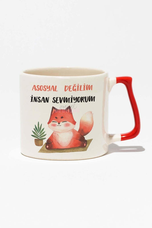 Asosyal Değilim İnsan Sevmiyorum Sincap Hediyelik Baskılı Kırmızı Kulplu Modern Seramik Kupa