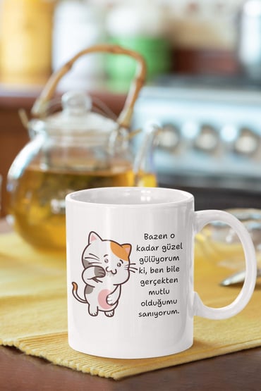 Bazen Ben De Mutlu Olduğumu Sanıyorum-Kedi Baskılı Eğlenceli Hediyelik Beyaz Kupa Bardak