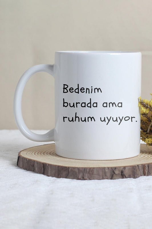Bedenim Burada Ama Ruhum Uyuyor Baskılı Komik Hediyelik Kupa Bardak