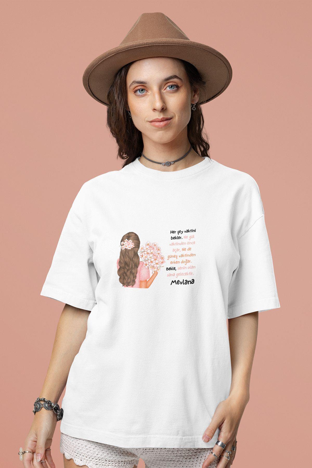 Bekle. Senin Olan Sana Gelecektir. Mevlana Sözü Baskılı Beyaz Motivasyon Kadın T-Shirt