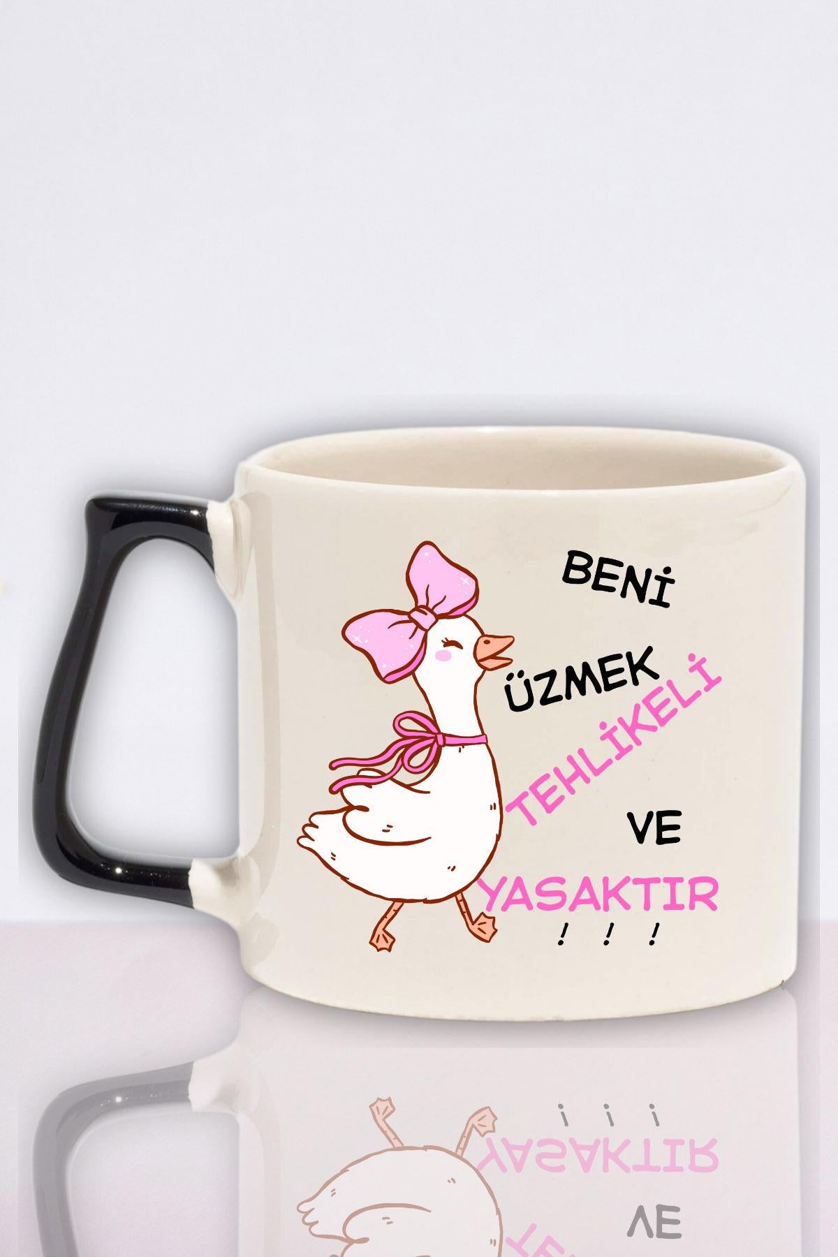 Beni Üzmek Tehlikeli ve Yasaktır Baskılı Eğlenceli Hediyelik Renkli Kulplu Kupa Bardak