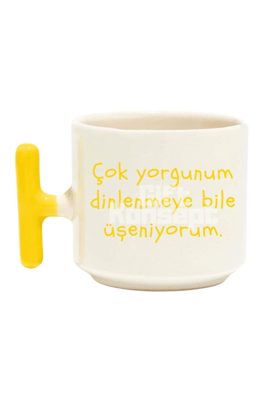 Çok Yorgunum Dinlenmeye Bile Üşeniyorum Baskılı Komik Sarı T Kulp Latte Fincanı Kupa Bardak