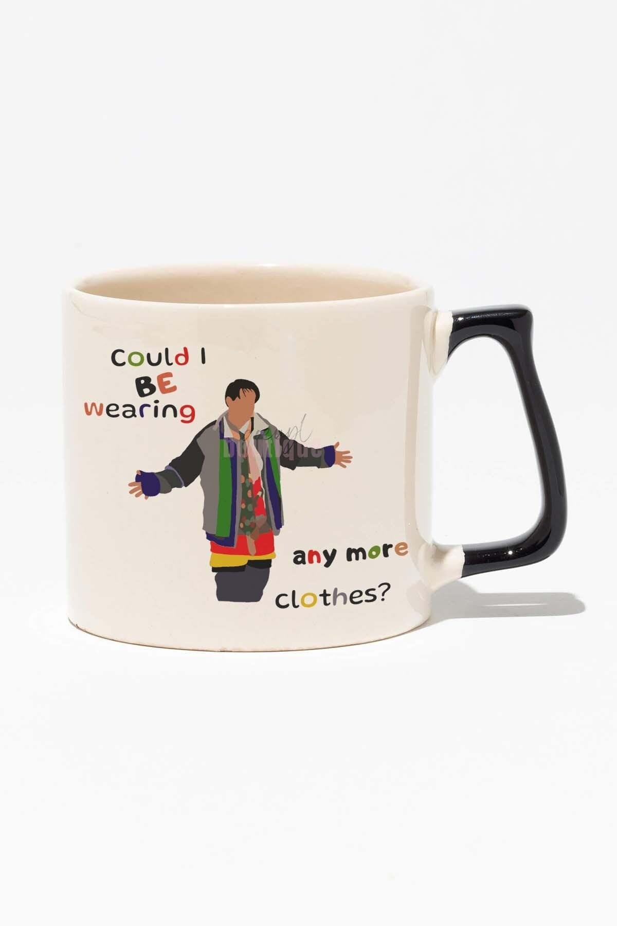 Could I Be Wearing Any More Clothes Friends Baskılı Siyah Kulplu Modern Seramik Kupa