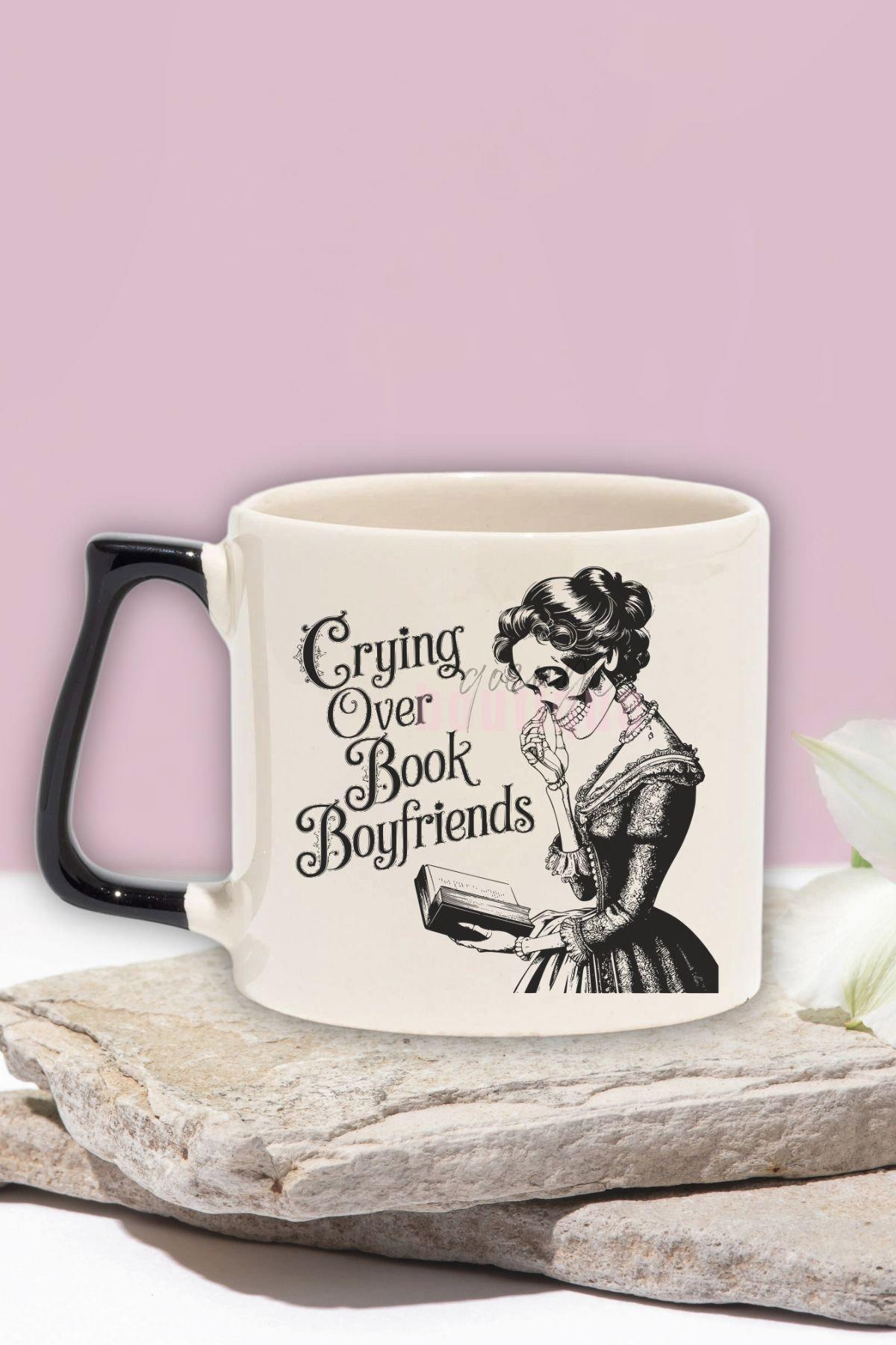 Crying Over Book Boyfriends Yazılı Kitap Aşkı Duygusal Hediyelik Siyah Kulplu Kupa Bardak