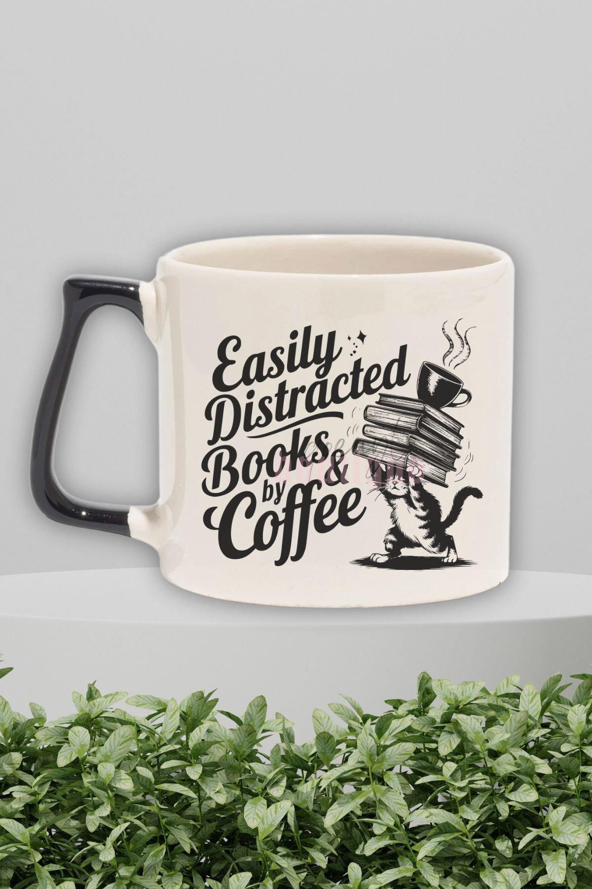 Easily Distracted By Books & Coffee Yazılı Kitap Kahve Sever Hediyelik Siyah Kulplu Kupa Bardak