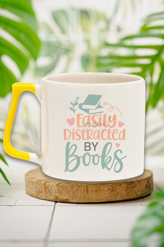 Easily Distracted By Books Yazılı Kitap Kurdu Esprisi Hediyelik Sarı Kulplu Kupa Bardak