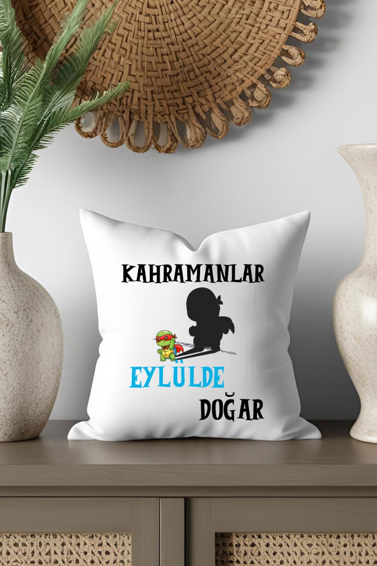 kahramanlar-bu-ayda-dogar-baskili-es,-sevgili,-arkadas-baba-hediyelik-saten-mini-dekoratif-yastik
