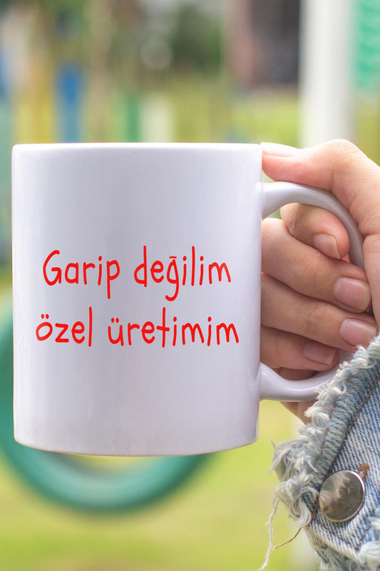 Garip Değilim Baskılı Komik Hediyelik Kupa Bardak