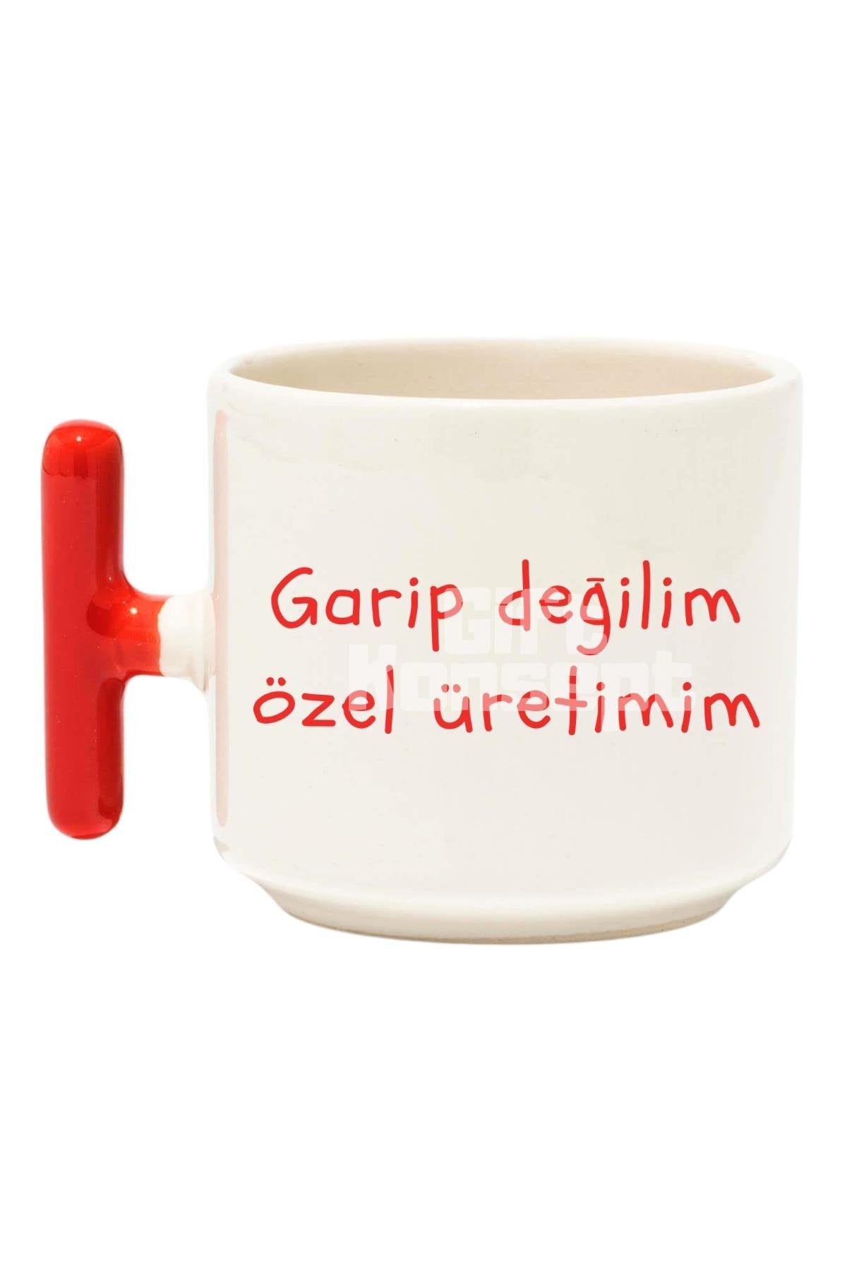 Garip Değilim Baskılı Komik Kırmızı T Kulp Latte Fincanı Kupa Bardak