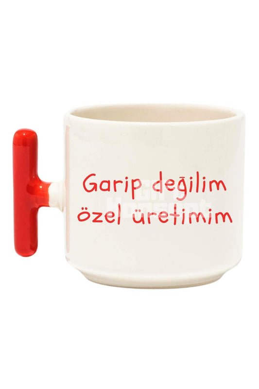 Garip Değilim Baskılı Komik Kırmızı T Kulp Latte Fincanı Kupa Bardak