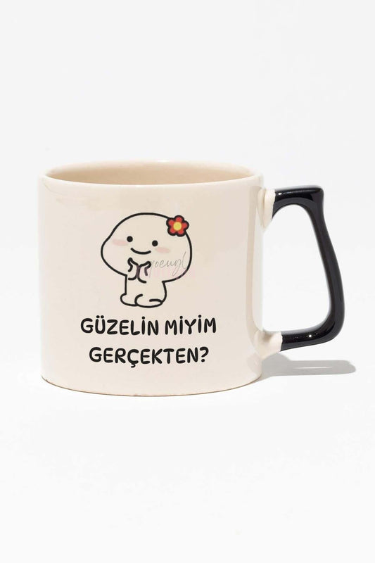Güzelin miyim Gerçekten Sevgiliye Özel Hediye Baskılı Siyah Kulplu Modern Seramik Kupa