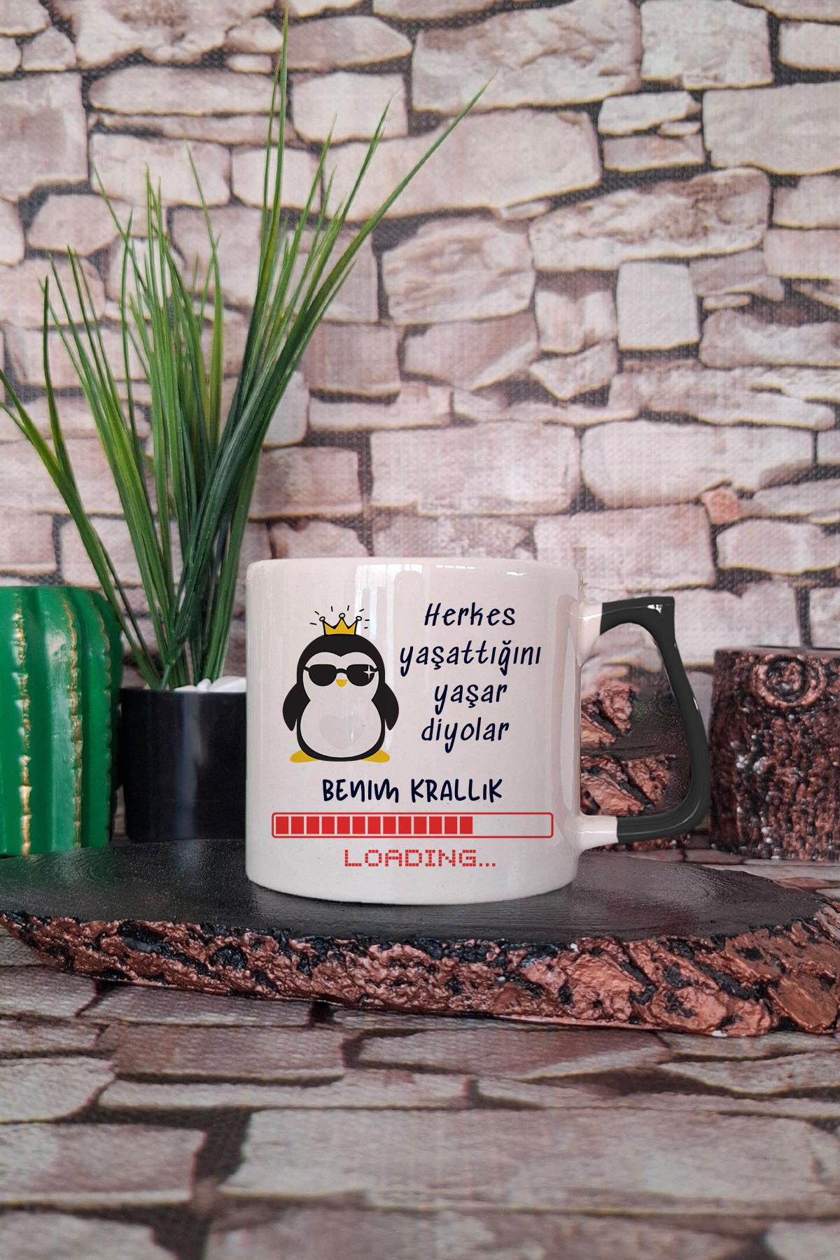 Herkes Yaşattığını Yaşar Diyolar Baskılı Komik Hediyelik Renkli Kulplu Fincan-Kupa Bardak