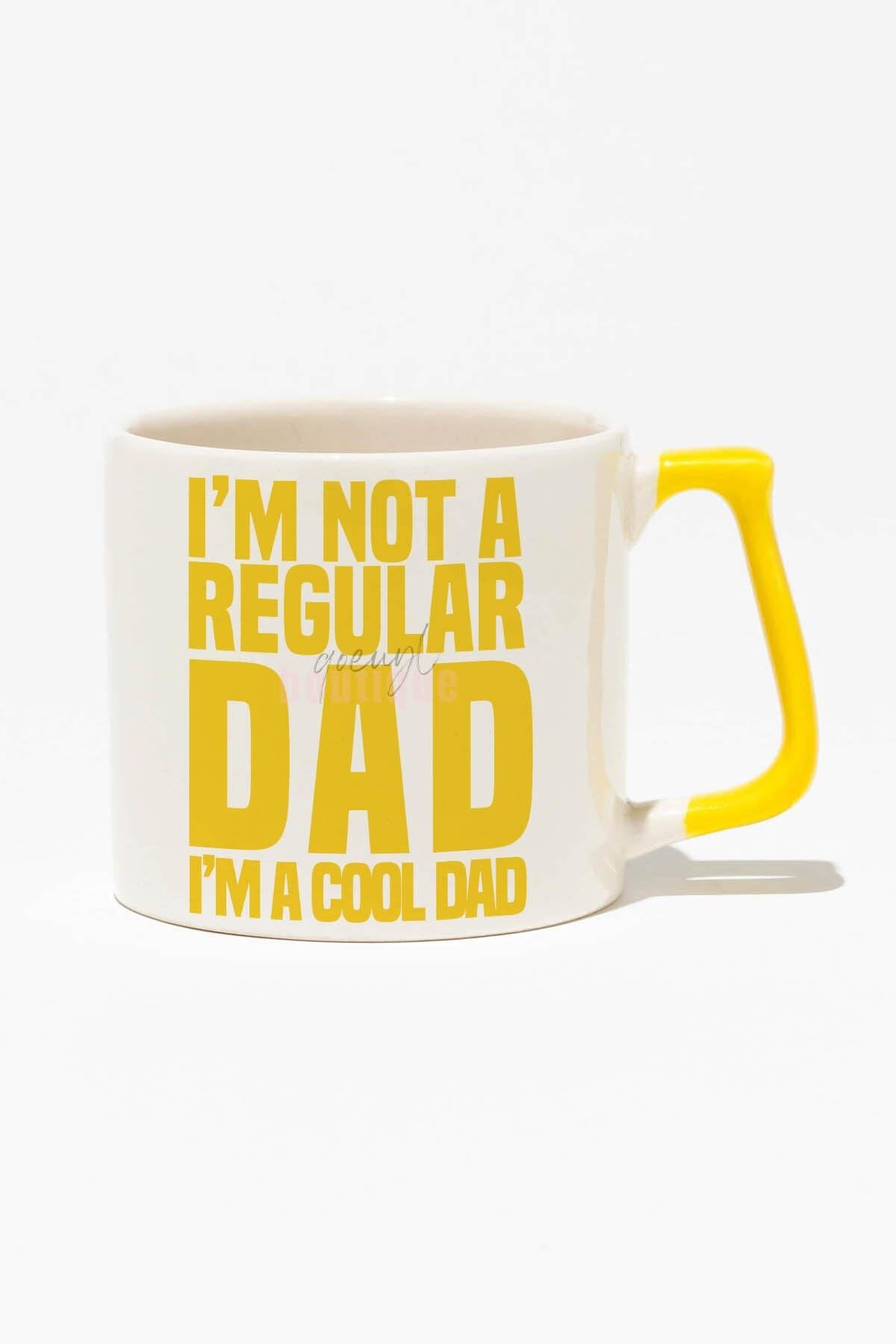 I Am Not A Regular Dad I'm A Cool Dad Baskılı | Babalar Günü | Kırmızı Kulplu Modern Seramik Kupa