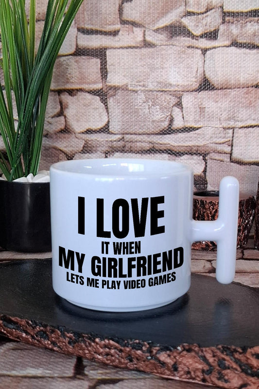 I Love It When My Girlfriend Lets Me Play Games Hediye Baskılı T Kulplu Latte Fincanı Kupa Bardak