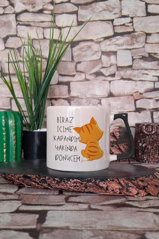 İçime Kapandım Yakında Dönücem-Kedi Baskılı Hediyelik Eğlenceli Renkli Kulplu Fincan-Kupa Bardak