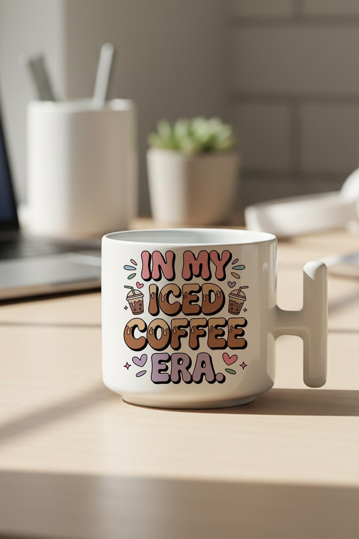 In My Iced Coffee Era Baskılı Hediyelik T Kulplu Latte Fincanı Kupa Bardak