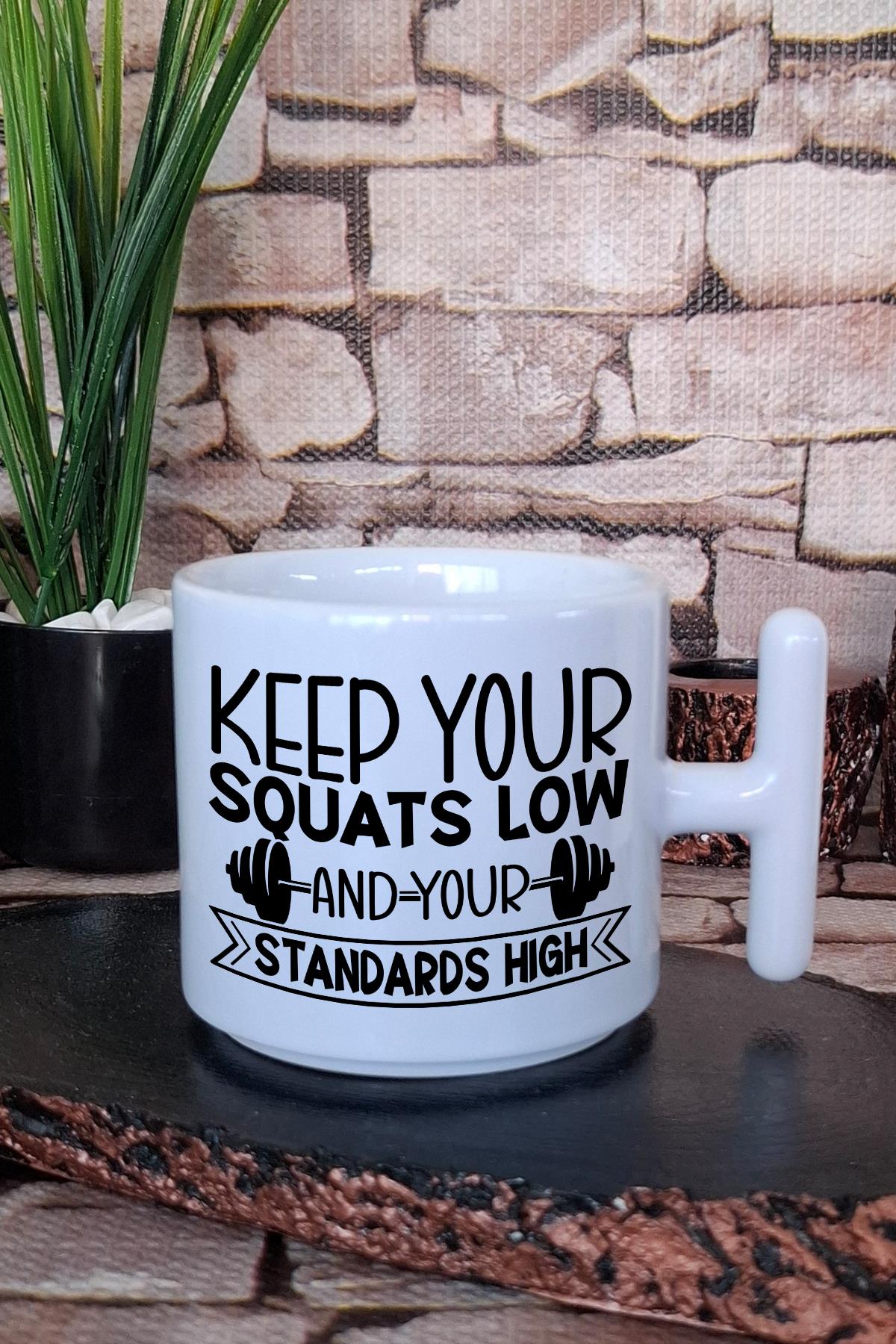 Keep Your Quats Low Yazılı Gym Spor Hediyelik Baskılı T Kulplu Latte Fincanı Kupa Bardak