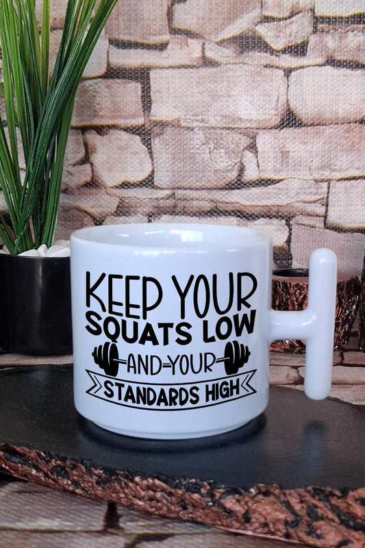 Keep Your Quats Low Yazılı Gym Spor Hediyelik Baskılı T Kulplu Latte Fincanı Kupa Bardak