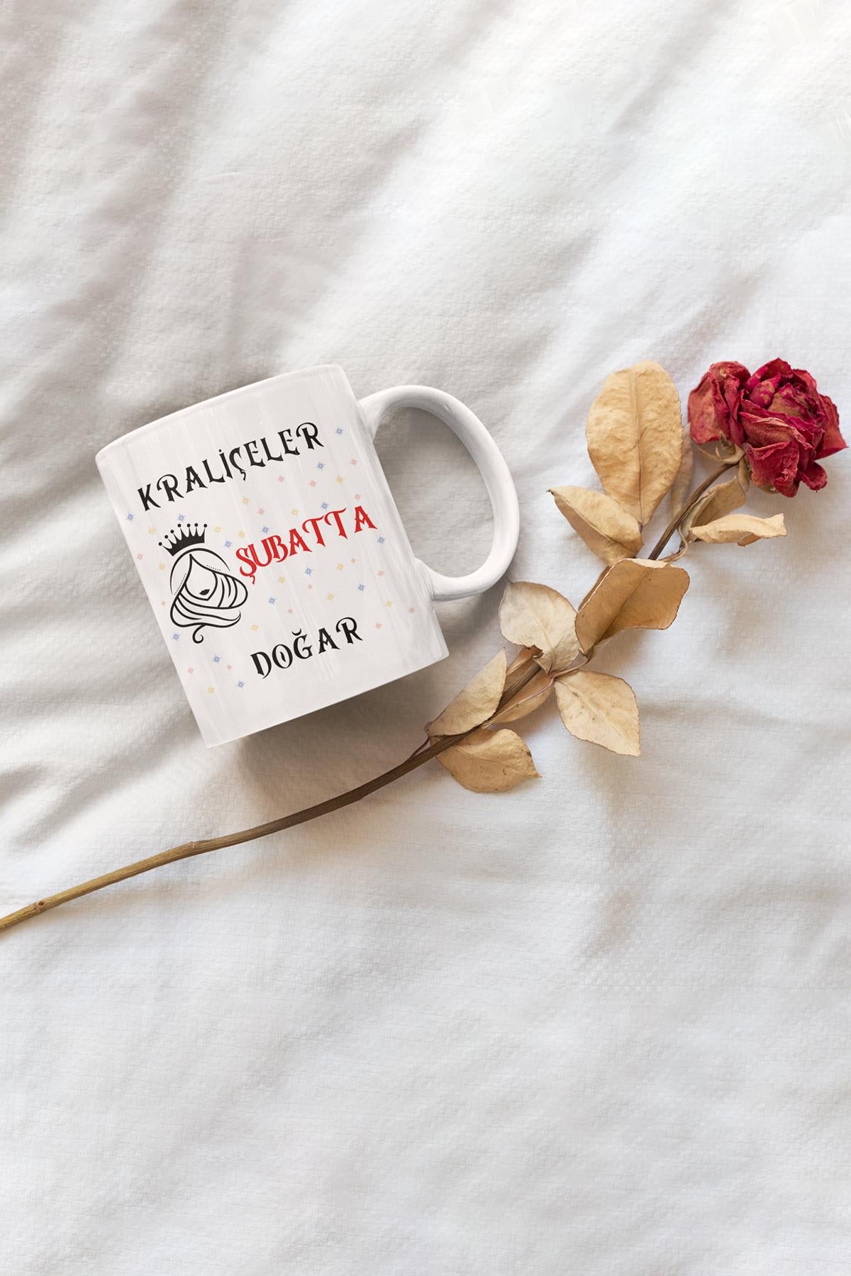 Kırmızı Kraliçeler Ocakta Doğar Baskılı Doğum Günü Özel Gün Arkadaş, Sevgiliye Hediyelik Beyaz Kupa Bardak