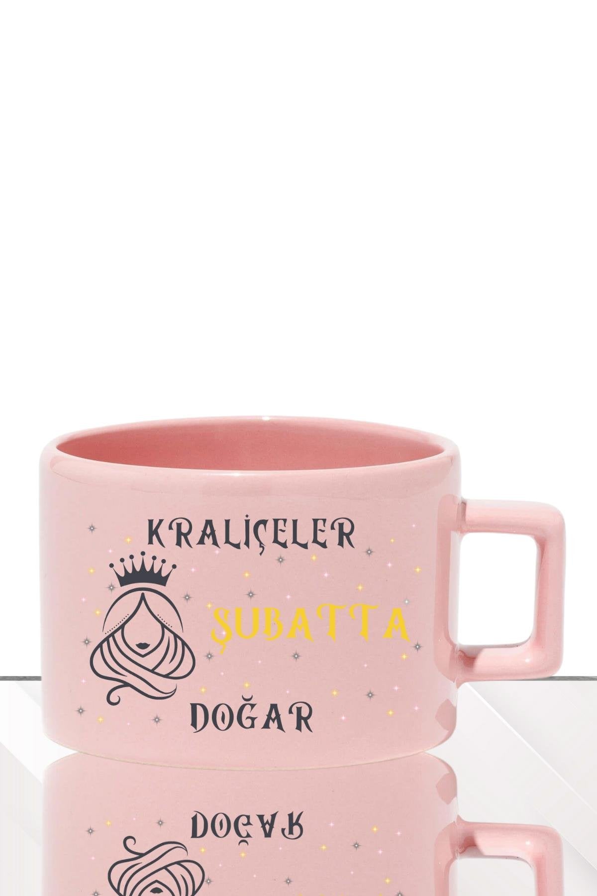 Kraliçeler Ocakta Doğar Baskılı Hediyelik Dikdörtgen Kulplu Pastel Pembe Fincan / Kupa Bardak
