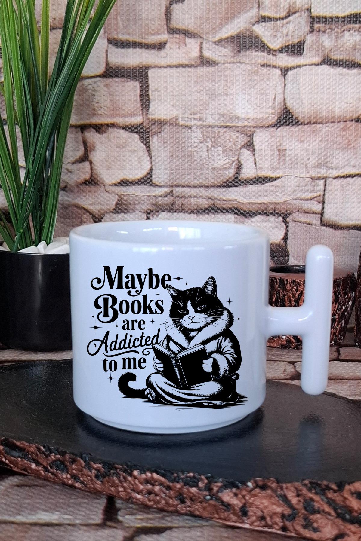 Maybe Books Are Addicted To Me Yazılı Komik Kitap Sever Hediye T Kulplu Latte Fincanı Kupa Bardak