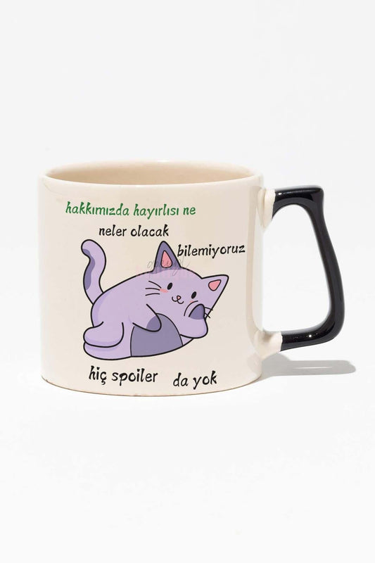 Ne Olacak Spoiler da Yok-Kedi Hediyelik Eğlenceli Beyaz Baskılı Siyah Kulplu Modern Seramik Kupa