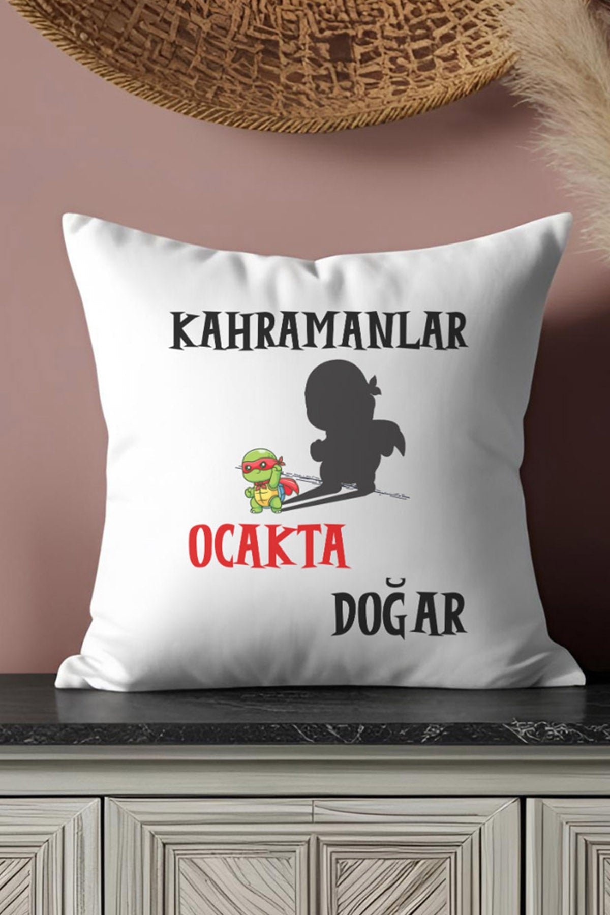 kahramanlar-bu-ayda-dogar-baskili-es,-sevgili,-arkadas-baba-hediyelik-saten-mini-dekoratif-yastik