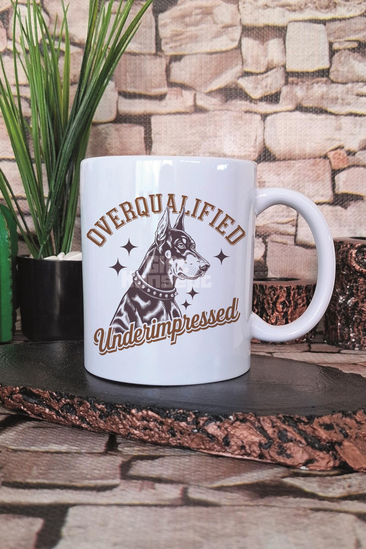 Overqualified Underimpressed Yazılı Komik Köpek Hediyelik Baskılı Çay Kahve Sunum Kupa Bardak