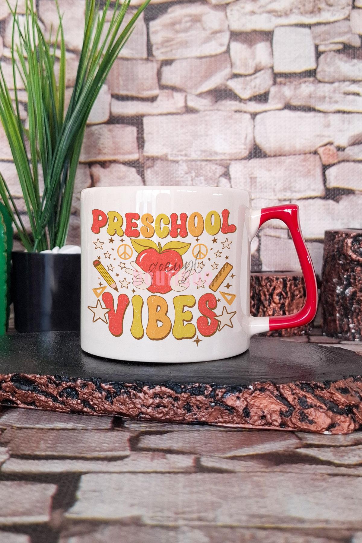 Preschool Vibes Baskılı Okul Öncesi Öğretmeni Havası Hediyelik Kulplu Kupa Bardak
