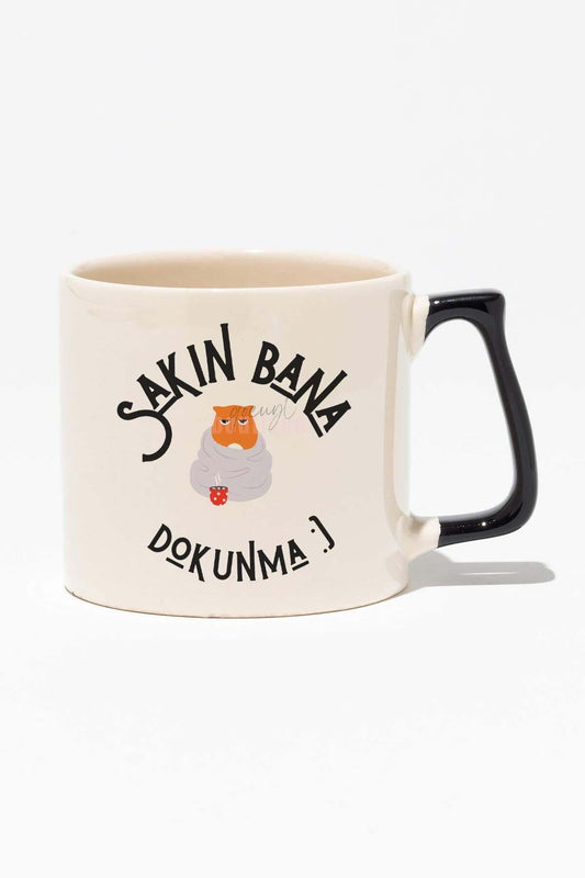 Sakın Bana Dokunma-Kedi Eğlenceli Beyaz Baskılı Siyah Kulplu Modern Seramik Kupa