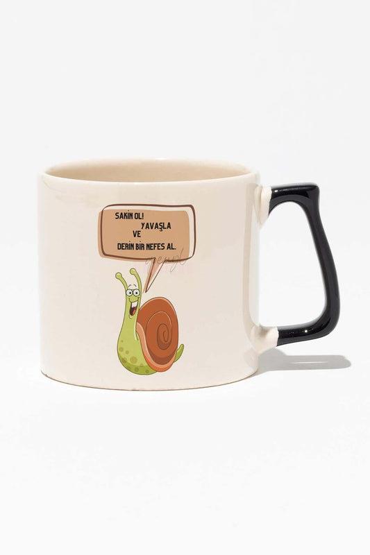 Sakin Ol Yavaşla Derin Bir Nefes Al Eğlenceli Motivasyon Baskılı Siyah Kulplu Modern Seramik Kupa