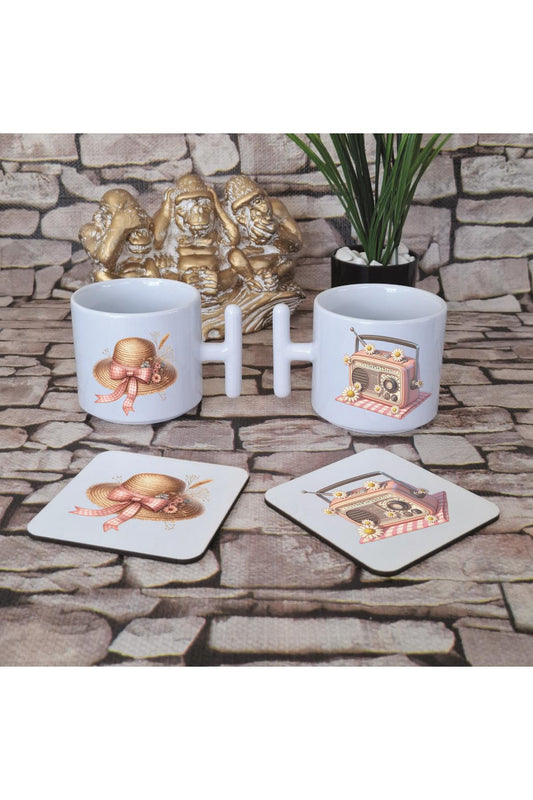 Şapka ve Radyo Bohem Baskılı 4'lü Set Ahşap Bardak Altlığı ve Latte Fincanı T Kulplu Kupa Bardak
