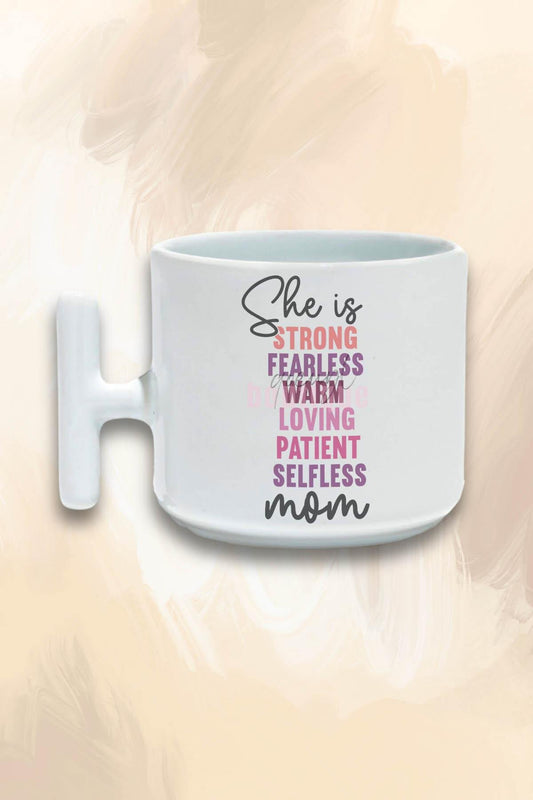 She Is Strong Patient Mom No:2 Baskılı Anneler Günü Hediyelik T Kulplu Latte Fincanı Kupa Bardak